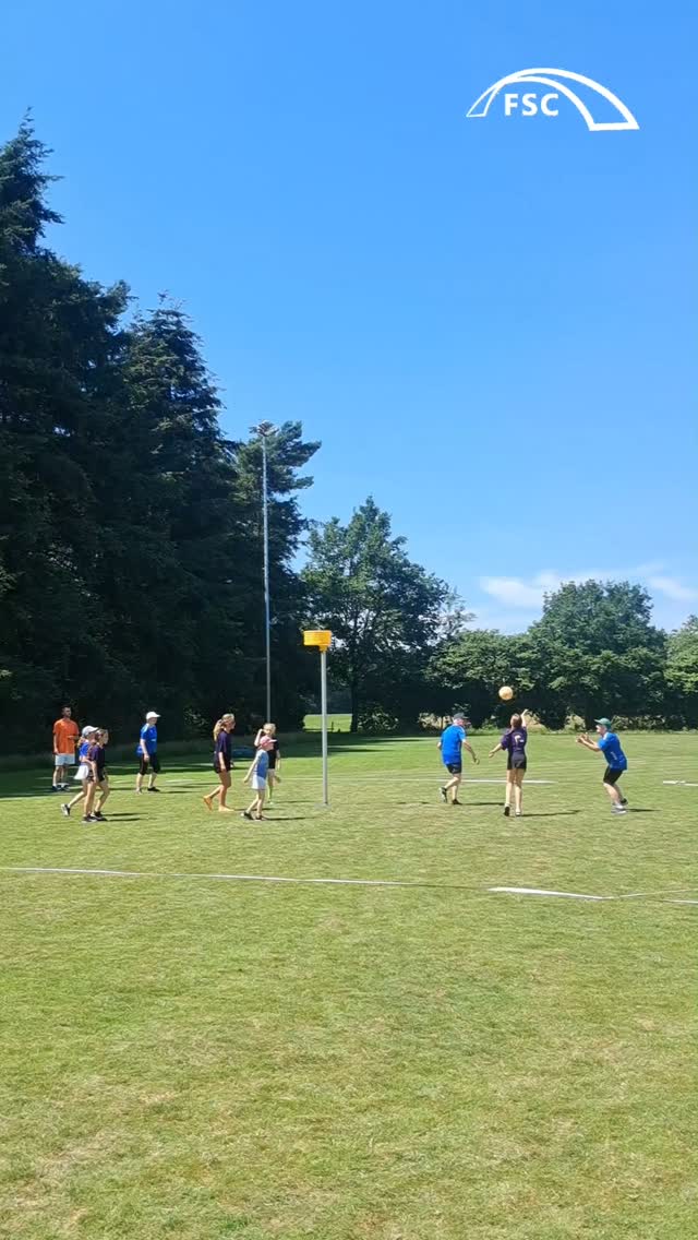 Wat een dag vorige week!! ☀️🏐

Genoten van sportieve wedstrijden, gezelligheid, muziek, lekker eten en vooral veel plezier tijdens ons Vriendenkorfbaltoernooi. Bedankt aan iedereen die erbij was en er samen zo'n mooie dag van heeft gemaakt!

Tot volgend jaar! 💙🤍

#FSCKorfbal #Vriendenkorfbaltoernooi #SamenSporten #Korfbal #Gezelligheid TotVolgendJaar