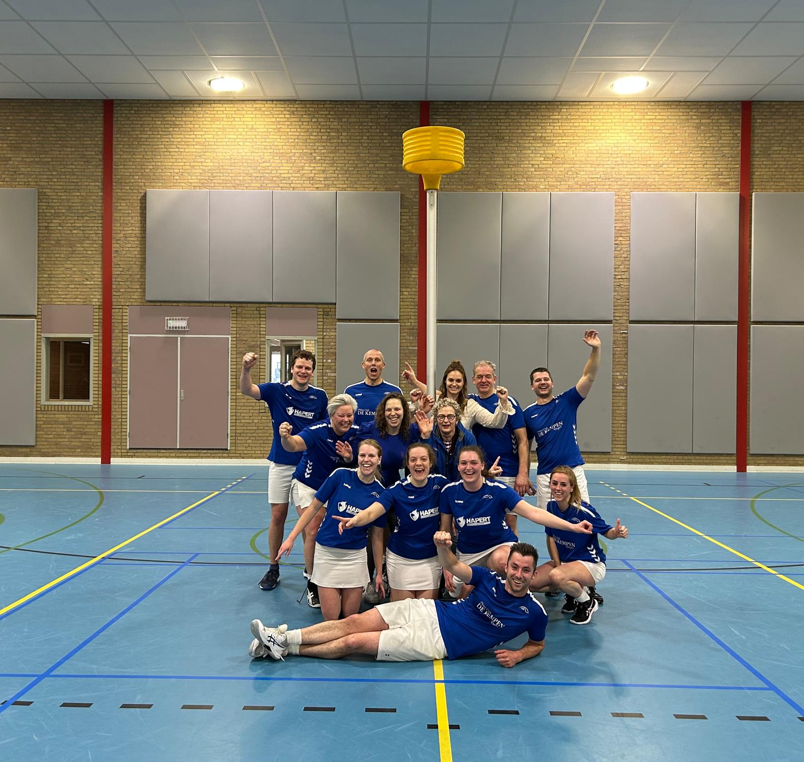 Met de veldcompetitie voor de deur kijken we nog even terug naar de succesvolle zaalcompetitie van FSC 1 gemengd. Mede door de inzet van vele invallers zijn zij samen met Eymerick 1 bovenaan geëindigd. 

#tbt #fsckorfbal #knegsel #steensel